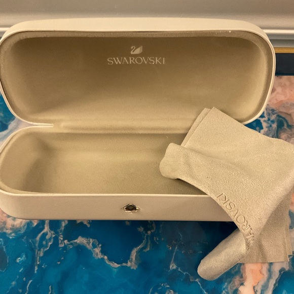 💎 Swarovski beautiful NWT authentic sunglasses w/ case & cards - Picture 4 of 13